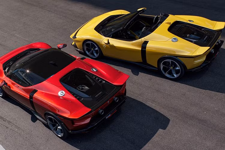 Để nâng cao tính linh hoạt và phản hồi lái khi vận hành ở tốc độ cao, Ferrari 849 Testarossa Spider trang bị hệ thống phanh brake-by-wire thế hệ mới cùng bộ điều khiển ABS Evo giúp cải thiện độ chính xác và ổn định của phanh trong mọi điều kiện, đi kèm hệ thống phanh mới.Hệ thống lò xo và giảm chấn được hiệu chỉnh toàn diện, mang đến khả năng kiểm soát tối ưu ngay cả ở giới hạn độ bám đường của xe.