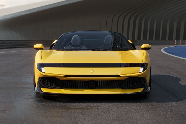 Về ngoại hình, 849 Testarossa kế thừa những thiết kế đặc trưng của Ferrari nhưng vẫn mang hơi hướng tương lai. Kiến trúc đuôi kép phía sau lấy cảm hứng từ nguyên mẫu 512 S của những năm 1970, trong khi các bề mặt hình học sắc nét gợi nhớ đến Testarossa những năm 1980.