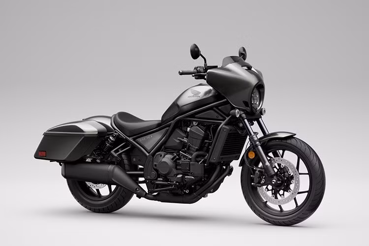 Cái tên thứ ba có thể góp mặt là Honda Rebel 1100 phiên bản mới. Đây là mẫu cruiser phân khối lớn, hiện đang bán tại Việt Nam với động cơ 1.084 cc, công suất 86 mã lực và mô-men xoắn cực đại 98 Nm.