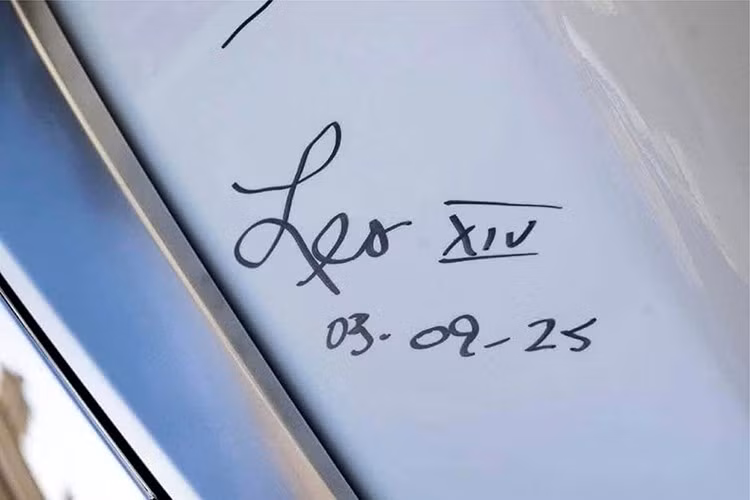 Tất nhiên, đây không phải là lần đầu tiên Vatican có trong tay một cỗ máy như BMW R18 Transcontinental được đưa ra đấu giá. Năm 2017, một chiếc siêu xe Lamborghini Huracan đã được tặng cho Giáo hoàng Francis.