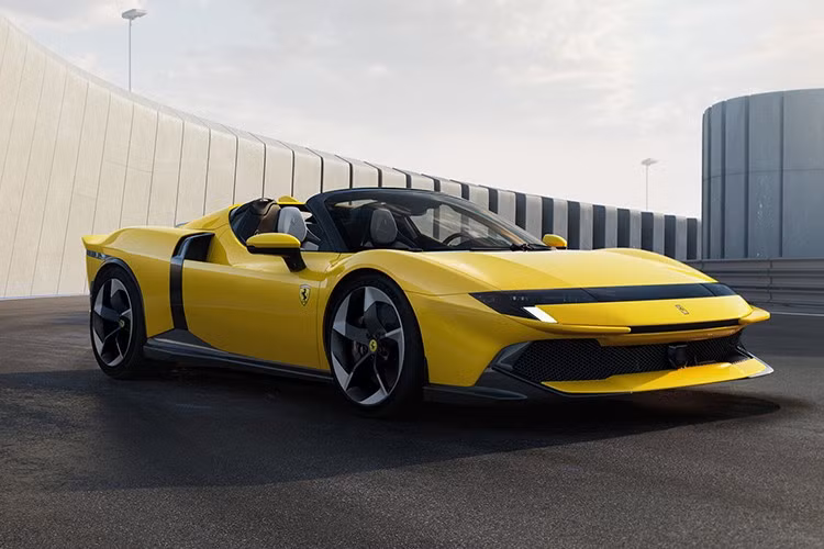 Nhờ tối ưu hóa khối lượng các chi tiết, 849 Testarossa Spider đạt tỷ lệ công suất/trọng lượng tốt nhất trong lịch sử các mẫu xe thuộc danh mục Ferrari, khi mức tăng trưởng hiệu năng vượt bậc không đi kèm với bất kỳ sự gia tăng trọng lượng nào so với SF90 Stradale.