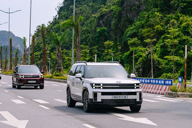 Hyundai Santa Fe “bùng nổ” sức mạnh với gần 300 mã lực