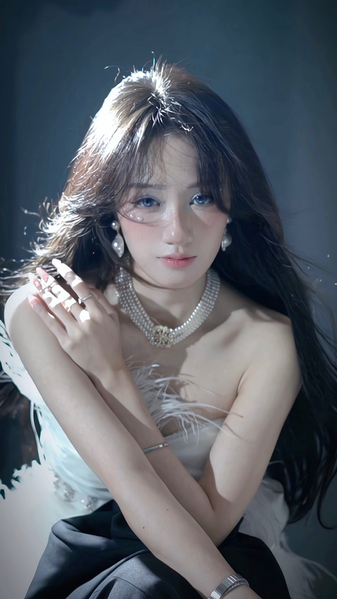 Người hâm mộ cũng bày tỏ sự mong chờ những vlog bỉm sữa, hậu sinh nở của “vợ quốc dân”, đồng thời hy vọng sớm thấy ngày Phương Hoa trở lại với các màn “biến hình” – nội dung từng làm nên tên tuổi của cô trên nền tảng TikTok.