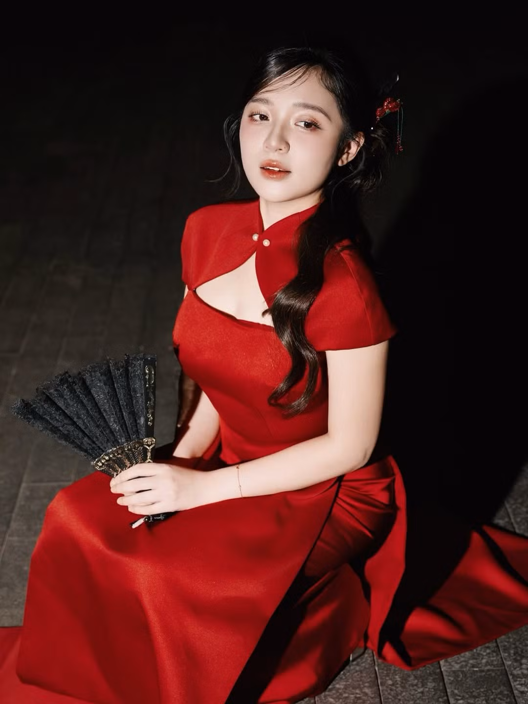 Dù không sở hữu chiều cao nổi trội, nữ MC vẫn ghi điểm nhờ tỷ lệ hình thể gọn gàng và phong thái linh hoạt, chứng minh rằng sức hút không chỉ đến từ vóc dáng mà còn từ khí chất.