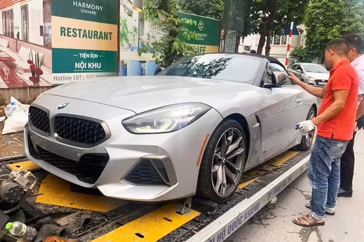Mới đây, một chiếc xe thể thao mui trần BMW Z4 thế hệ mới đã bị bắt gặp lăn bánh trên đường phố TP.HCM vào đêm tối, và thật sự thú vị là chiếc Z4 đặc biệt này không hề tầm thường như bạn nghĩ.