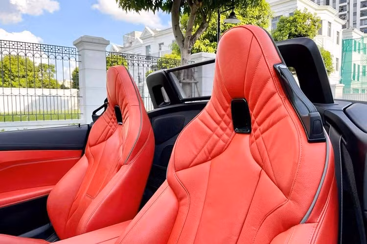 Động cơ này cho phép chiếc xe thể thao mui trần BMW Z4 sDrive30i Msport tăng tốc từ vị trí xuất phát lên 100 km/h chỉ trong thời gian 5,4 giây trước khi đạt tốc độ tối đa 250 km/h. Mui nỉ của BMW Z4 thế hệ thứ 6 có thể đóng mở trong thời gian 10 giây với điều kiện xe chạy ở tốc độ dưới 50 km/h.