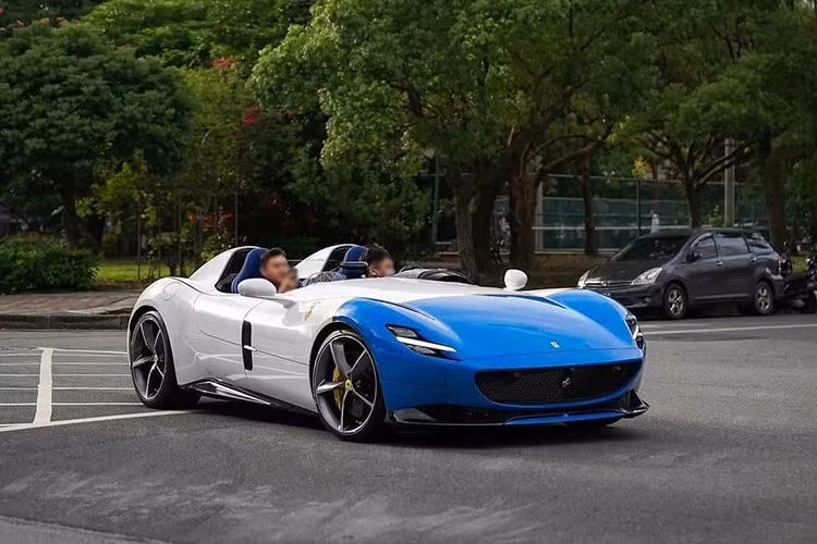 Với giá khởi điểm khoảng 1,25 triệu USD vào năm 2018, Ferrari Monza SP2 rất hiếm khi xuất hiện trên thị trường xe cũ. Hiện tại, toàn bộ dàn siêu xe và xe sang của Trần Chí đã bị lực lượng chức năng tại Đài Loan thu giữ.