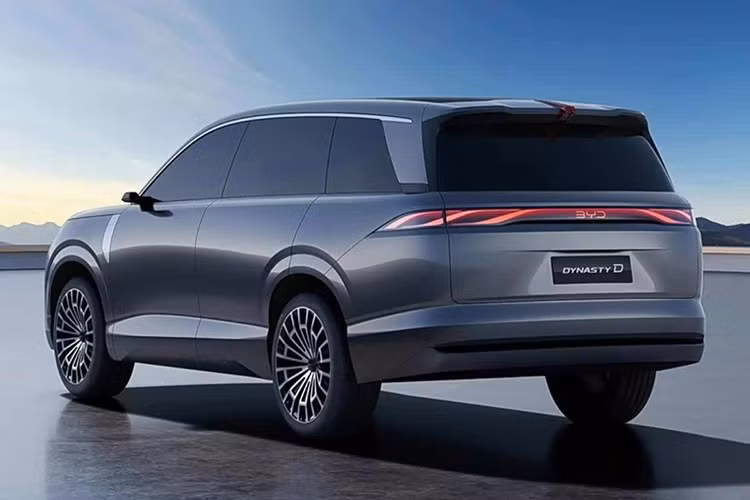 Mẫu xe SUV full size BYD Dynasty-D 2026 mới này được trưng bày lần đầu tiên tại Triển lãm Ô tô Thượng Hải 2025 và sẽ tiếp tục sử dụng tên gọi thuộc hệ sản phẩm Dynasty thay vì mở một thương hiệu hoàn toàn mới.