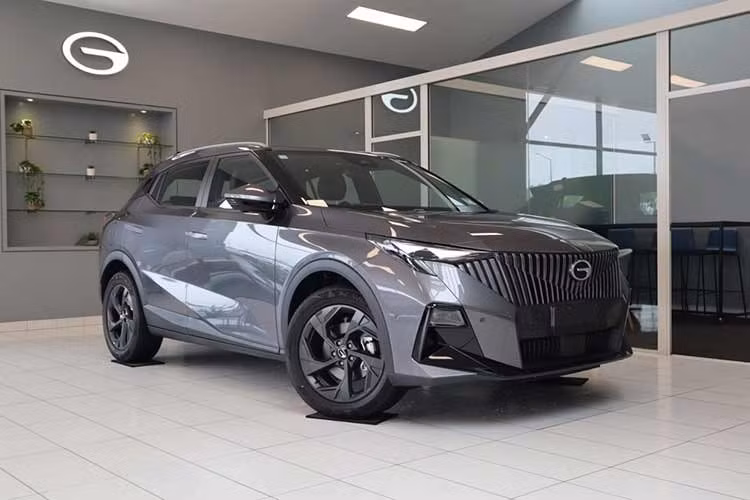 Vào hồi đầu tháng 6/2026, WTC Automotif (WTCA), công ty thuộc Tập đoàn Tan Chong chuyên phân phối và lắp ráp các mẫu xe GAC tại Malaysia, đã chính thức bắt đầu xuất khẩu GS3 Emzoom sang Việt Nam. Mẫu SUV hạng B này được lắp ráp tại nhà máy Segambut của Tan Chong ở Kuala Lumpur.