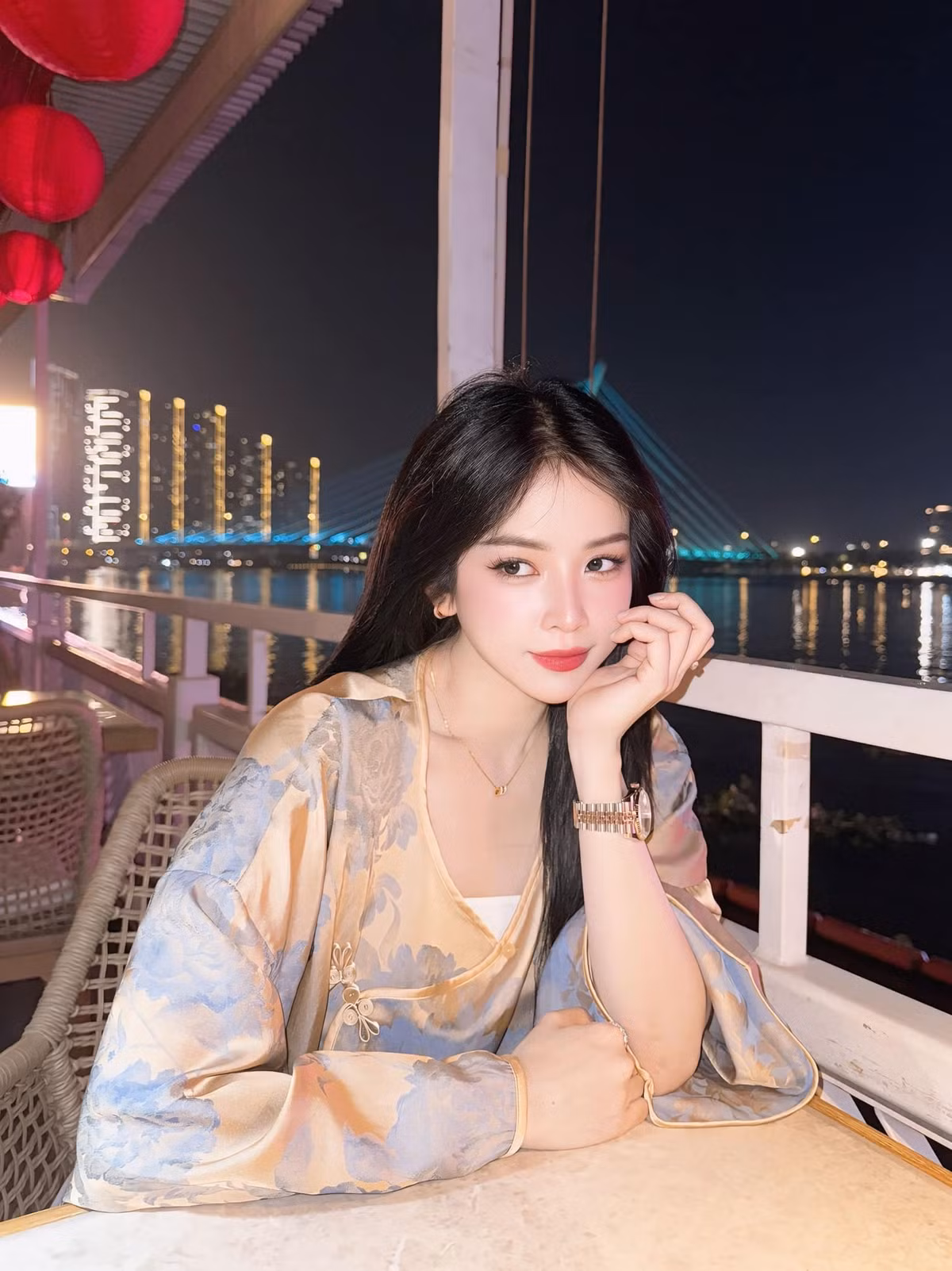 Vốn nổi tiếng với vẻ ngoài xinh đẹp, gương mặt "búp bê sống" và phong cách âm nhạc năng động, Mie nay lại tiếp tục chứng minh sự đa tài và biến hóa linh hoạt khi bước vào thế giới cosplay, một lĩnh vực tưởng chừng không liên quan nhưng lại khiến fan "ngẩn ngơ quên lối về".