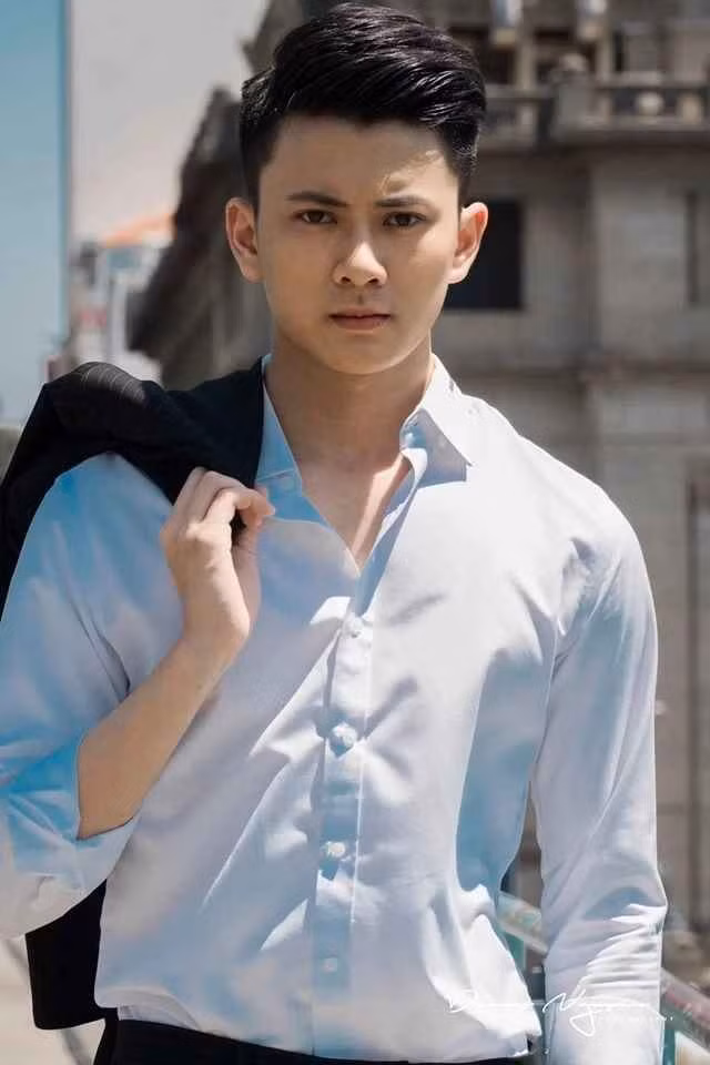 Trần Quang Lâm (SN 1995, đến từ Tuyên Quang), từng theo học tại ĐH Y Thái Nguyên. Anh hiện đang công tác tại khoa Ngoại tổng hợp của Bệnh viện đa khoa tỉnh Tuyên Quang.