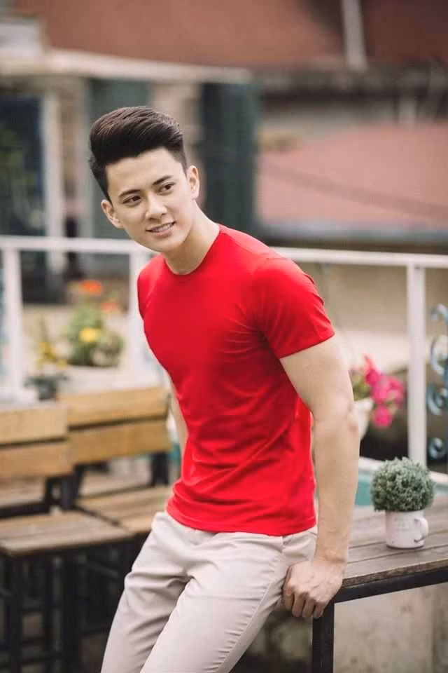 Tuy nhiên sau khi chương trình lên sóng không lâu, nữ MC bất ngờ thông báo chỉ xem Quang Lâm như một người bạn và cả 2 không thể tiến xa hơn trong chuyện tình cảm.