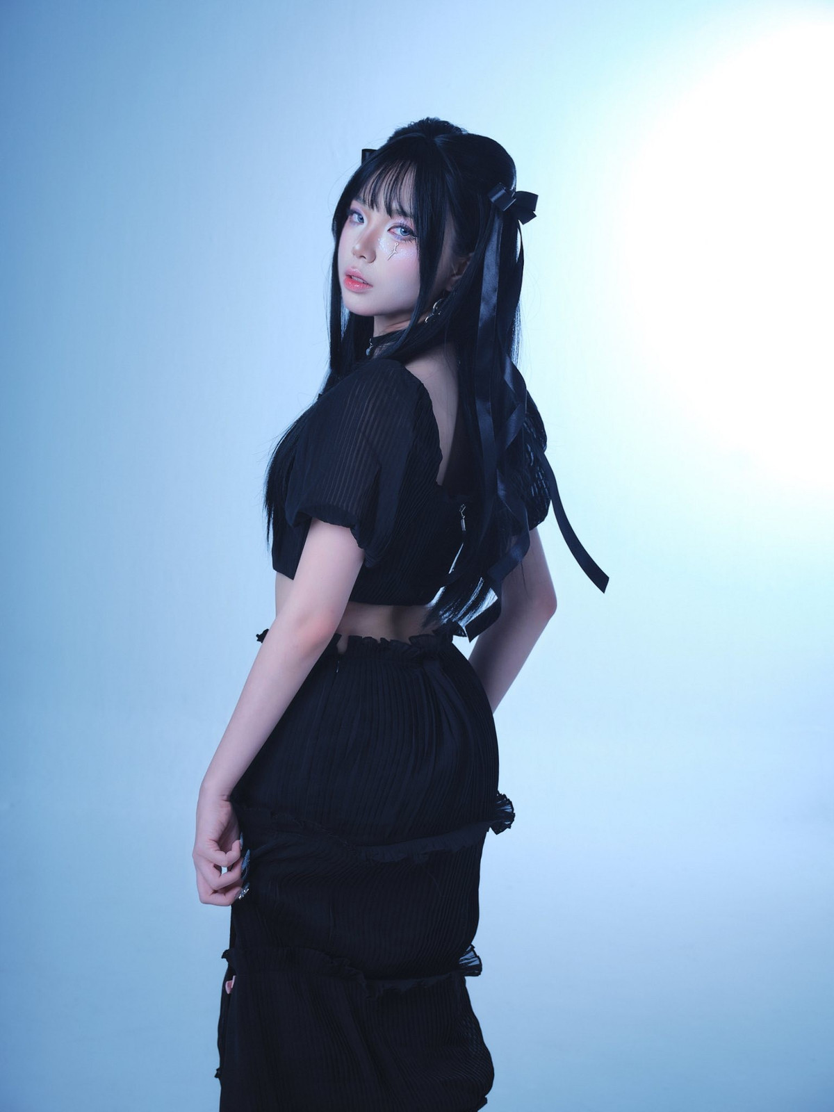 Remind nè đã thành công trong việc kết hợp giữa vẻ đẹp ma mị của nhân vật gốc và nét duyên dáng, dễ thương của chính mình.