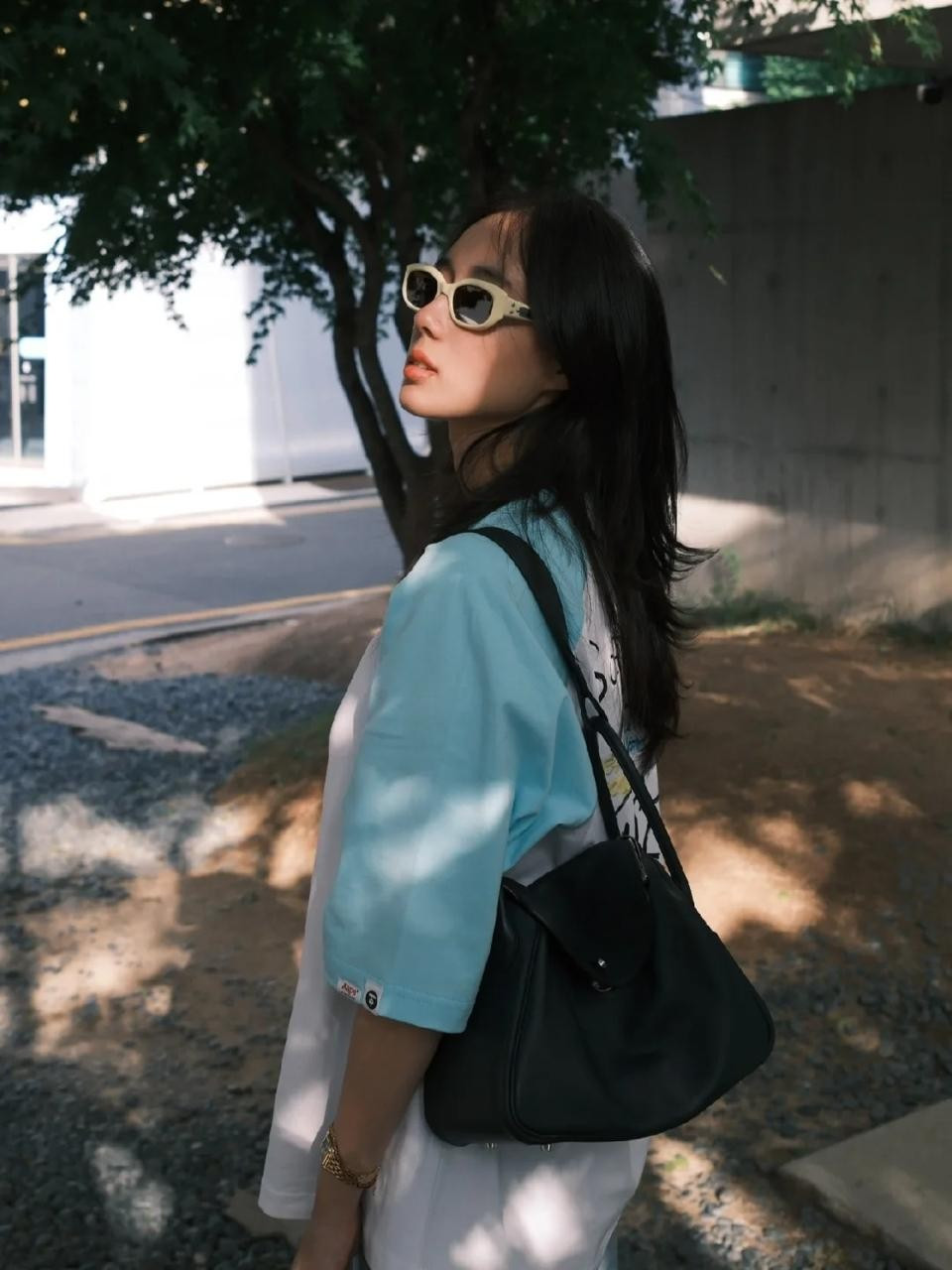 View - Danh tính cô giáo tiểu học 2.000 tỷ gây bão khắp cõi mạng | Báo Tri thức và Cuộc sống - TIN TỨC PHỔ BIẾN KIẾN THỨC 24H