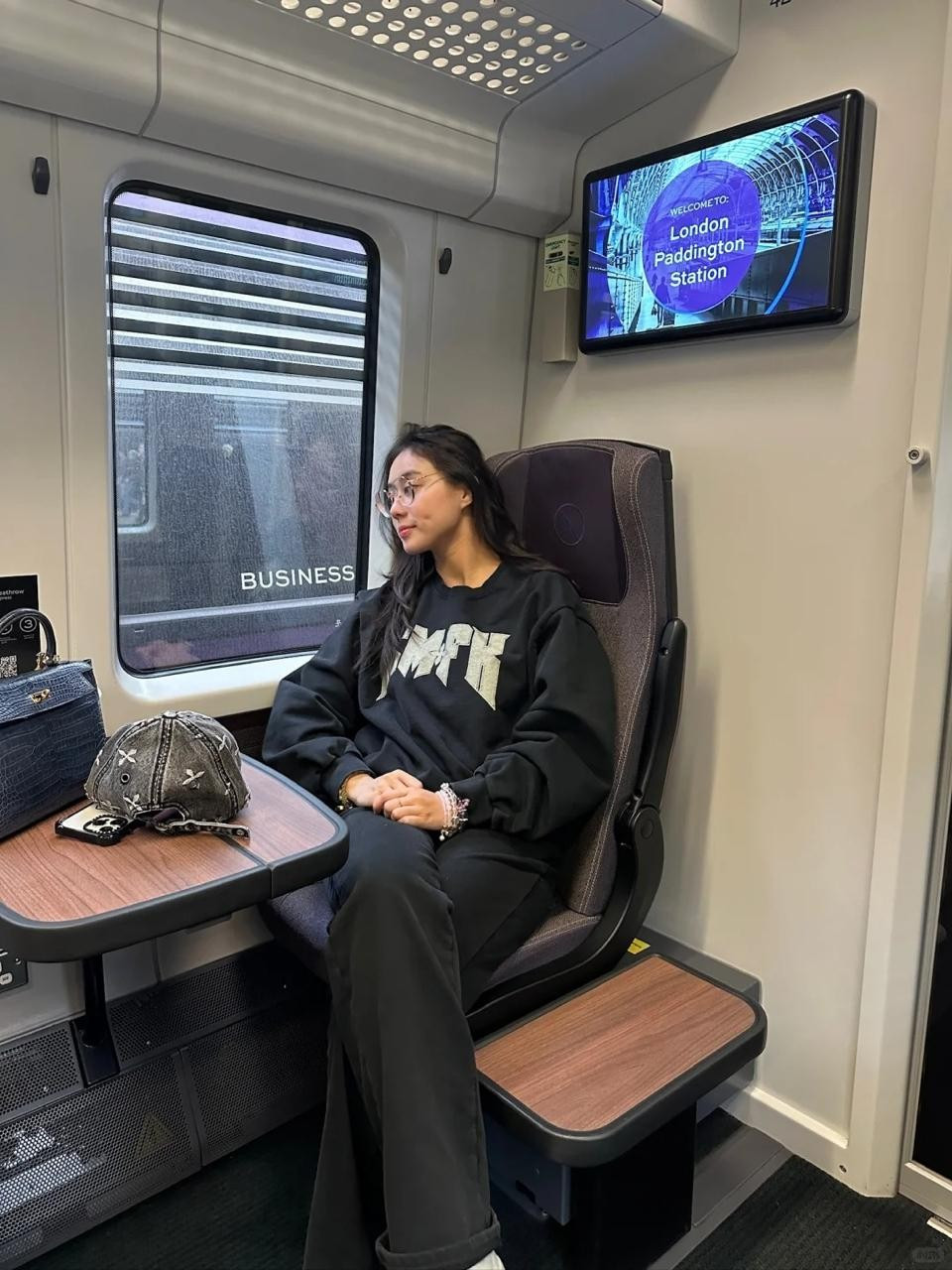 View - Danh tính cô giáo tiểu học 2.000 tỷ gây bão khắp cõi mạng | Báo Tri thức và Cuộc sống - TIN TỨC PHỔ BIẾN KIẾN THỨC 24H