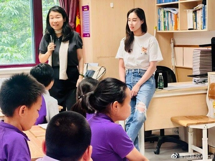 View - Danh tính cô giáo tiểu học 2.000 tỷ gây bão khắp cõi mạng | Báo Tri thức và Cuộc sống - TIN TỨC PHỔ BIẾN KIẾN THỨC 24H