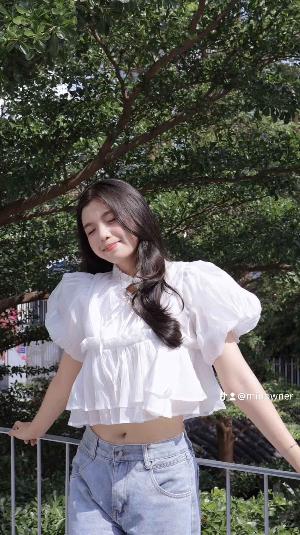 Mới đây, sau một thời gian thực hiện nhiệm vụ tại Đại lễ A80, Bảo Chinh đã trở về và ngay lập tức "đốn tim" người hâm mộ bằng loạt ảnh mới trên trang cá nhân.