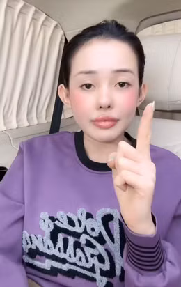 Đơn vị này tiếp tục xác minh thông tin về hồ sơ công bố sản phẩm, công ty sản xuất (tại Hà Nội), đồng thời đang tìm cách liên lạc trực tiếp với Ngân 98 để làm rõ các vấn đề liên quan.