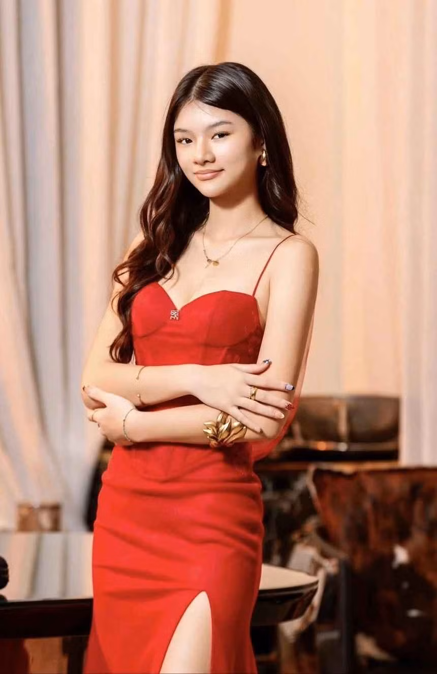 "Một đêm rực rỡ của tuổi 17", Trương Ngọc Ánh chú thích dưới bài đăng và tiết lộ Bảo Tiên nhận giải Best Dressed (Trang phục đẹp nhất) tại sự kiện dạ tiệc của trường.