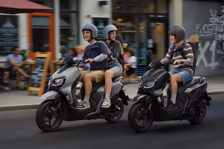 Tại thị trường Thái Lan, mức giá xe GPX DX1 2026 bán ra từ 54.500 baht (tương đương khoảng 45,5 triệu đồng) và cạnh tranh với Honda Vision. Hiện chưa có thông tin mẫu xe tay ga cá tính này được đưa về Việt Nam.