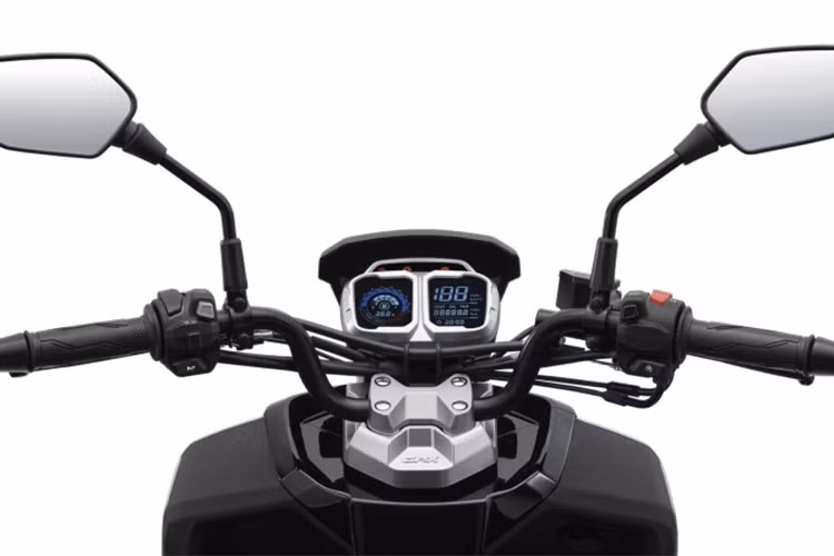 Cụm đồng hồ kỹ thuật số LCD hiển thị đầy đủ thông tin như tốc độ, vòng tua máy, điện áp ắc quy, quãng đường tổng, hành trình Trip, thời gian và đèn nhắc thay dầu.