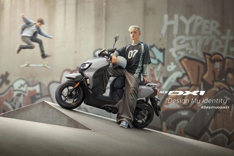 Xe sở hữu khoảng sáng gầm 110 mm đáp ứng tốt hạ tầng đô thị phổ biến, trong khi chiều dài cơ sở 1.300 mm tạo sự cân bằng giữa độ ổn định khi chạy thẳng và khả năng xoay trở linh hoạt trong không gian hẹp.