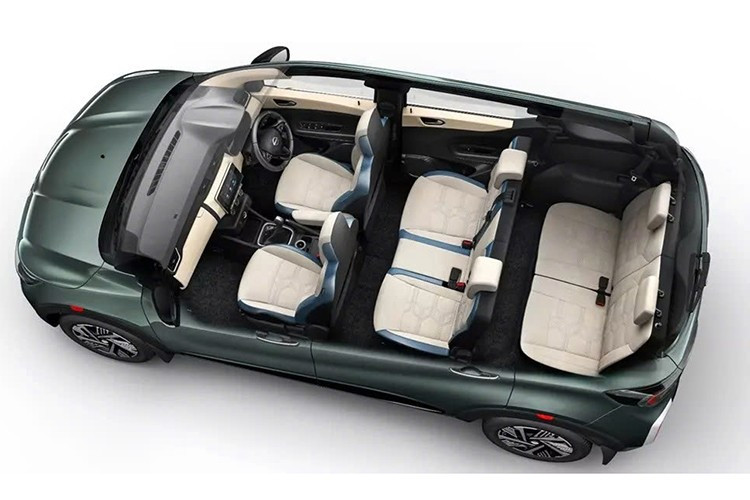 Sức mạnh của Nissan Gravite đến từ động cơ xăng 1.0L cho công suất tối đa 72 mã lực tại tua máy 6.250 vòng/phút và mô-men xoắn cực đại 96 Nm tại dải tua máy 3.400-3.600 vòng/phút. Động cơ có thể kết hợp với hộp số sàn 5 cấp hoặc tự động EZ-shift AMT 5 cấp. Mức tiêu thụ nhiên liệu khi đi với 2 loại hộp số này lần lượt là 19,3 km/lít (khoảng 5,18 lít/100 km) và 19,6 km/lít (5,1 lít/100 km).