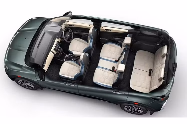 Sức mạnh của Nissan Gravite đến từ động cơ xăng 1.0L cho công suất tối đa 72 mã lực tại tua máy 6.250 vòng/phút và mô-men xoắn cực đại 96 Nm tại dải tua máy 3.400-3.600 vòng/phút. Động cơ có thể kết hợp với hộp số sàn 5 cấp hoặc tự động EZ-shift AMT 5 cấp. Mức tiêu thụ nhiên liệu khi đi với 2 loại hộp số này lần lượt là 19,3 km/lít (khoảng 5,18 lít/100 km) và 19,6 km/lít (5,1 lít/100 km).