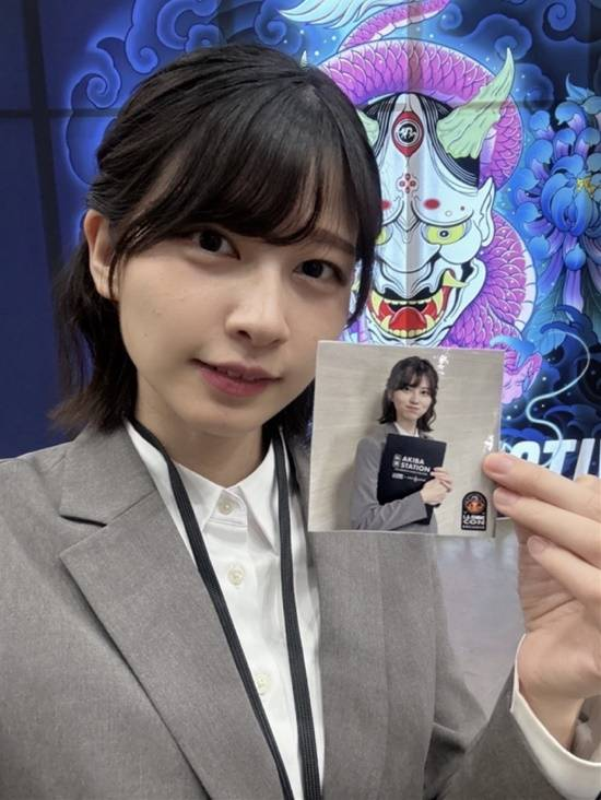 Theo ghi nhận, gian khu vực tổ chức sự kiện của cô nàng hot girl nhanh chóng thu hút rất đông người tham dự, phần lớn là fan đến từ nhiều quốc gia khác nhau.