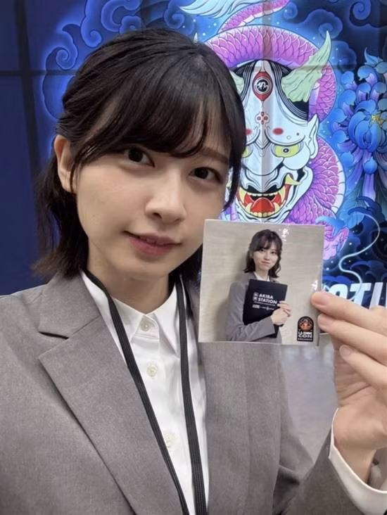 Theo ghi nhận, gian khu vực tổ chức sự kiện của cô nàng hot girl nhanh chóng thu hút rất đông người tham dự, phần lớn là fan đến từ nhiều quốc gia khác nhau.