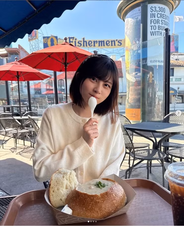 Việc một nhân viên văn phòng bình thường như Saori Araki có thể trở thành gương mặt nổi tiếng toàn cầu chỉ nhờ một bức ảnh là điều không mấy ai ngờ tới.