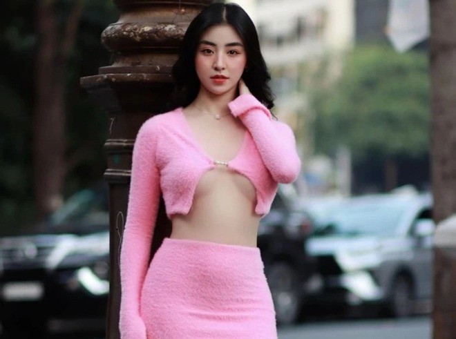 Tuy nhiên, khác với nhiều hot girl cùng thời, Bảo Chi không lựa chọn bước chân vào showbiz. Sau giai đoạn được chú ý rầm rộ, cô dần rút lui khỏi ánh đèn truyền thông để xây dựng cuộc sống riêng.