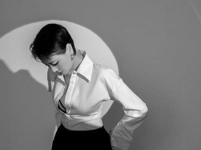 ỗi lần xuất hiện, bà Mai Đoàn còn gây ấn tượng với thần thái quý bà sang chảnh ngút ngàn cùng với gu thời trang trẻ trung, quyến rũ và thời thượng chẳng kém cạnh con cô con gái cưng.