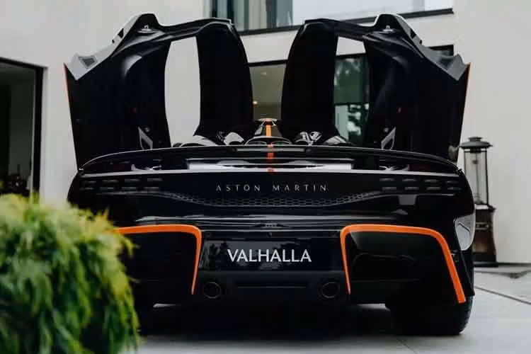 Được biết, chỉ có 999 xe Aston Martin Valhalla được sản xuất trên toàn cầu theo thông báo của hãng xe Anh quốc và họ hiện đang đẩy nhanh quá trình sản xuất của nó, sau nhiều năm trễ hẹn.