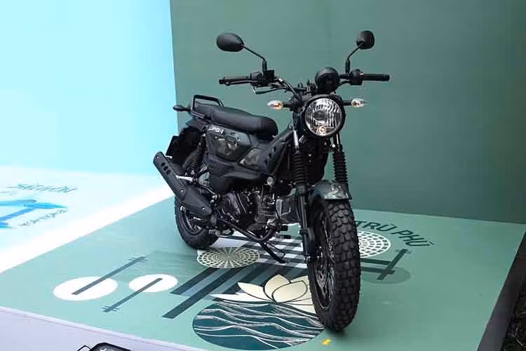 Về ngoại hình, Yamaha PG-1 ABS có thiết kế thay đổi nhẹ ở phần đầu xe và cụm công tắc chính. Các chi tiết ốp hông lấy cảm hứng từ phong cách thập niên 1970, với họa tiết kẻ sọc cổ điển.