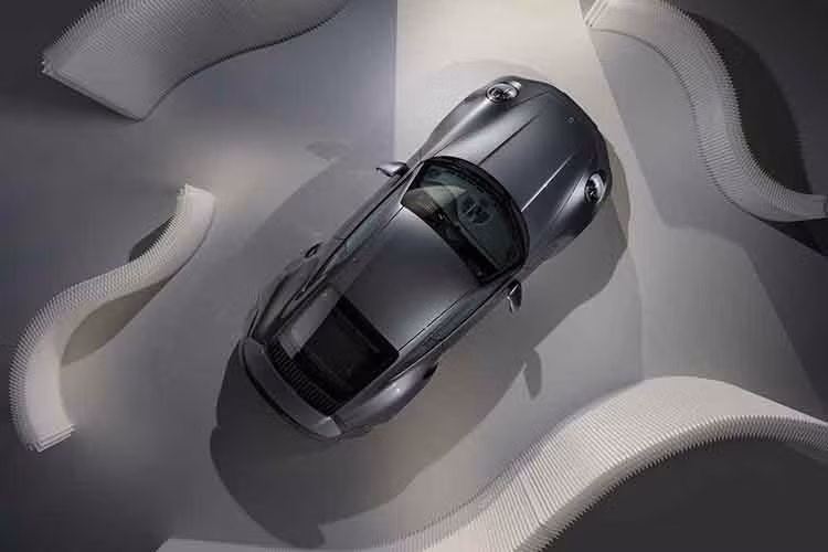 Xe có 3 kiểu mâm, gồm: 911 Turbo S, 911 Turbo Exclusive Design và 911 Sport Classic với kích thước 20 inch ở cầu trước và 21 inch ở cầu sau.Porsche 911 Turbo S facelift có phần đuôi tạo hình ngầu hơn nhờ vào các khe thoát gió hông và cánh gió sau cố định. Khuếch tán gió sau mở rộng theo bề ngang thân xe.