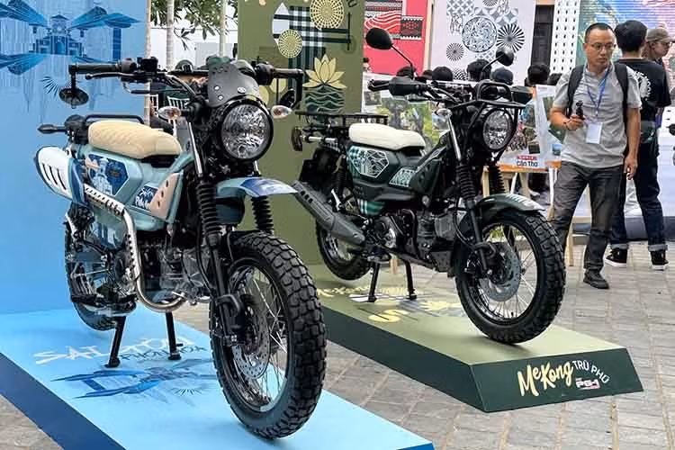 Bên cạnh đó, cụm đồng hồ được thay thế bằng màn hình LCD tròn, hiển thị các thông tin như tốc độ, vòng tua, cấp số, mức nhiên liệu, mức tiêu thụ và đèn cảnh báo ABS. Màn hình này có thiết kế tối ưu hóa tầm nhìn và chống lóa khi sử dụng ban ngày.