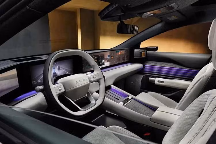 E7X sử dụng khung gầm hoàn toàn bằng nhôm với hệ dẫn động cầu sau RWD hoặc hệ dẫn động bốn bánh thông minh quattro. Phiên bản RWD tiêu chuẩn được trang bị 1 mô-tơ điện, cho công suất tối đa 300 kW (402 mã lực). Phiên bản quattro có thêm 1 mô-tơ điện trên cầu trước, cho tổng công suất 500 kW (khoảng 670 mã lực), giúp xe tăng tốc từ 0-100 km/h trong 3,97 giây. Tốc độ tối đa đạt 230 km/h.