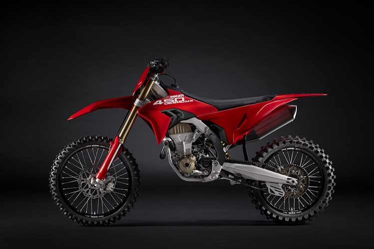 Desmo450 MX là chiếc xe xuất phát từ kinh nghiệm mà Ducati Corse có được trong MotoGP và Superbike, sau đó được mài giũa qua các giải đua motocross vòng quanh thế giới. Desmo450 MX là mẫu xe đầu tiên trong dòng xe địa hình chuyên dụng, được thiết kế để đưa công ty Borgo Panigale vào thế giới mới, tiếp cận với những biker mới và do đó phát triển cộng đồng người đam mê Ducatisti.