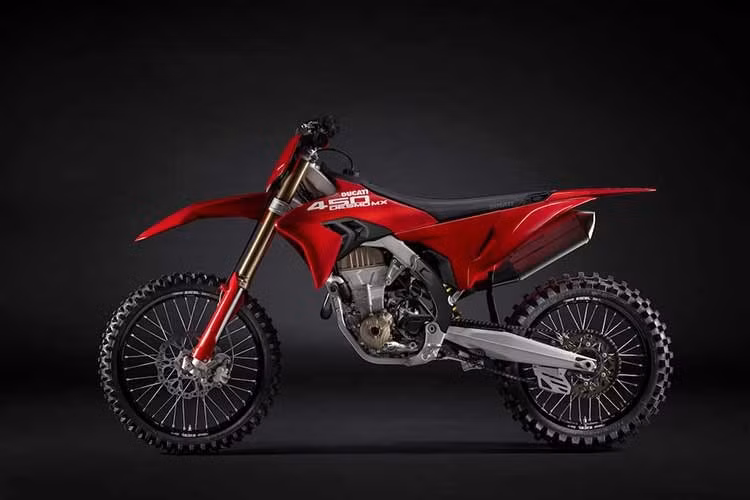 Desmo450 MX là chiếc xe xuất phát từ kinh nghiệm mà Ducati Corse có được trong MotoGP và Superbike, sau đó được mài giũa qua các giải đua motocross vòng quanh thế giới. Desmo450 MX là mẫu xe đầu tiên trong dòng xe địa hình chuyên dụng, được thiết kế để đưa công ty Borgo Panigale vào thế giới mới, tiếp cận với những biker mới và do đó phát triển cộng đồng người đam mê Ducatisti.