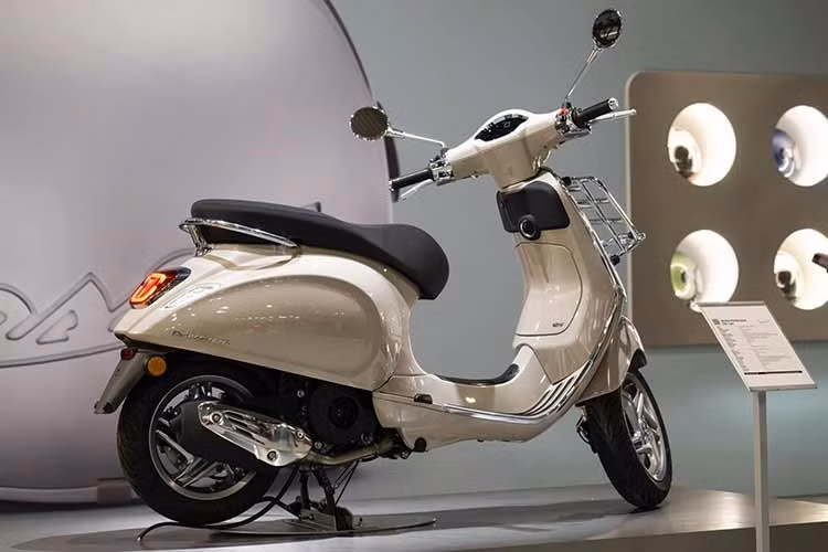 Trước đây ở phiên bản dung tích cao nhất, các mẫu Primavera và Sprint đều được trang bị động cơ xi-lanh đơn 4 kỳ SOHC 3 van 154,8cc. Động cơ này có khả năng sản sinh công suất cực đại 8,9kW (11,9 mã lực) ở tốc độ 7.250 vòng/phút, với mô-men xoắn cực đại 12,7Nm ở tốc độ 5.750 vòng/phút.