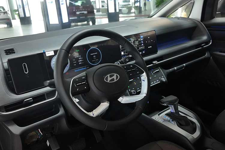 Do là bản nâng cấp giữa vòng đời (facelift) nên trục cơ sở giữ nguyên 2.780mm nhưng kích thước tổng thể cũng có một số thay đổi với chiều dài tăng 115mm. Chiều rộng không đổi. Bản Cao cấp có chiều cao lớn hơn 15mm do dùng bộ mâm 17 inch (bản Tiêu chuẩn và Đặc biệt dùng mâm 16 inch).