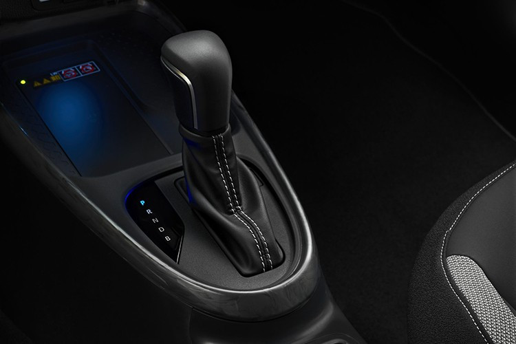 Công suất hệ thống kết hợp đã tăng thêm 44 mã lực lên 116 mã lực, và nó hoàn toàn phù hợp với phiên bản GR Sport, vốn bổ sung các nâng cấp về hiệu suất và kiểu dáng độc quyền để phản ánh tên gọi lấy cảm hứng từ đường đua (đội đua Toyota Gazoo Racing từng vô địch thế giới ).