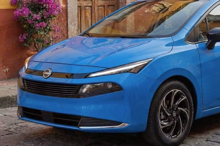 Mẫu xe tiếp tục sử dụng nền tảng V-platform quen thuộc, cũng đang được dùng cho mẫu crossover Nissan Kait và phiên bản trước của Kicks. Dù chưa thay đổi toàn diện về kết cấu, thiết kế bên ngoài của Versa 2027 lại mang nhiều điểm đột phá.