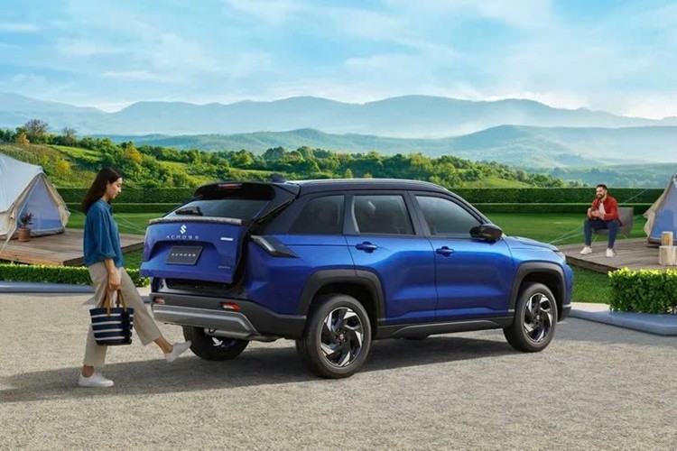 Ngoài ra, hình ảnh trong thông cáo báo chí cho thấy Suzuki Across ở Seychelles có cả logo “hybrid”. Điều này cho thấy khả năng mẫu xe này sẽ được trang bị hệ truyền động hybrid tự sạc giống Suzuki Victoris tại Ấn Độ. Cấu hình này kết hợp động cơ xăng 1.5L với 1 mô-tơ điện, cho tổng công suất 114 mã lực.