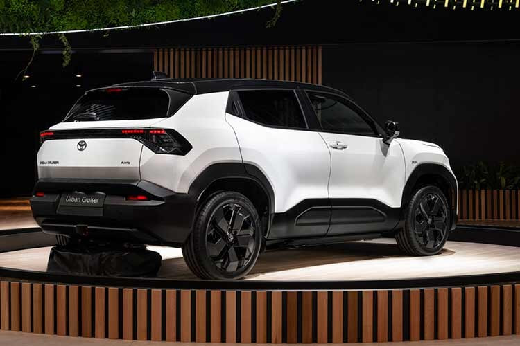 Về an toàn, Toyota trang bị cho xe tiêu chuẩn 7 túi khí cùng gói công nghệ hỗ trợ lái hiện đại. Đặc biệt, để kích cầu doanh số, mỗi chiếc Urban Cruiser bán ra tại thị trường Philippines dự kiến sẽ được tặng kèm bộ sạc treo tường miễn phí bao gồm cả chi phí lắp đặt.