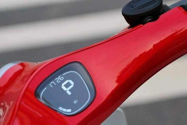 Khi mới ra mắt, Honda Cub E cũng có mức giá quy đổi khoảng 21 triệu đồng tại thị trường Trung Quốc. Tuy nhiên, hiện tại, giá xe đã giảm phân nửa, chỉ còn khoảng 11 triệu đồng. Khi về Việt Nam, Honda Cub E sẽ phải chịu thêm các chi phí di chuyển, bến bãi và thuế.