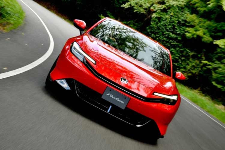 Một số thành phần kỹ thuật được phát triển dựa trên nền tảng của Civic Type R, bao gồm hệ thống phanh Brembo và cấu trúc treo trước kiểu dual-axis đa liên kết. Những trang bị này nhằm cải thiện độ ổn định và khả năng kiểm soát khi vận hành.