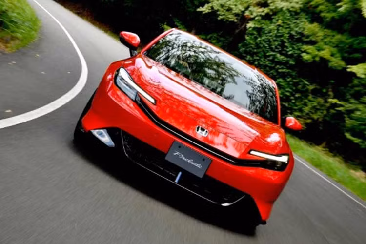 Một số thành phần kỹ thuật được phát triển dựa trên nền tảng của Civic Type R, bao gồm hệ thống phanh Brembo và cấu trúc treo trước kiểu dual-axis đa liên kết. Những trang bị này nhằm cải thiện độ ổn định và khả năng kiểm soát khi vận hành.