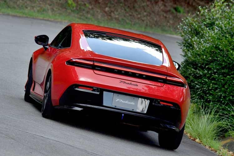 Prelude 2026 đánh dấu sự trở lại của tên gọi thể thao từng xuất hiện trong danh mục sản phẩm của Honda hơn 20 năm trước. Mẫu xe sở hữu thiết kế coupe hai cửa và hướng đến trải nghiệm lái thể thao.